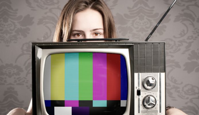 Fernsehmoderator werden: So wirst du TV-Moderator